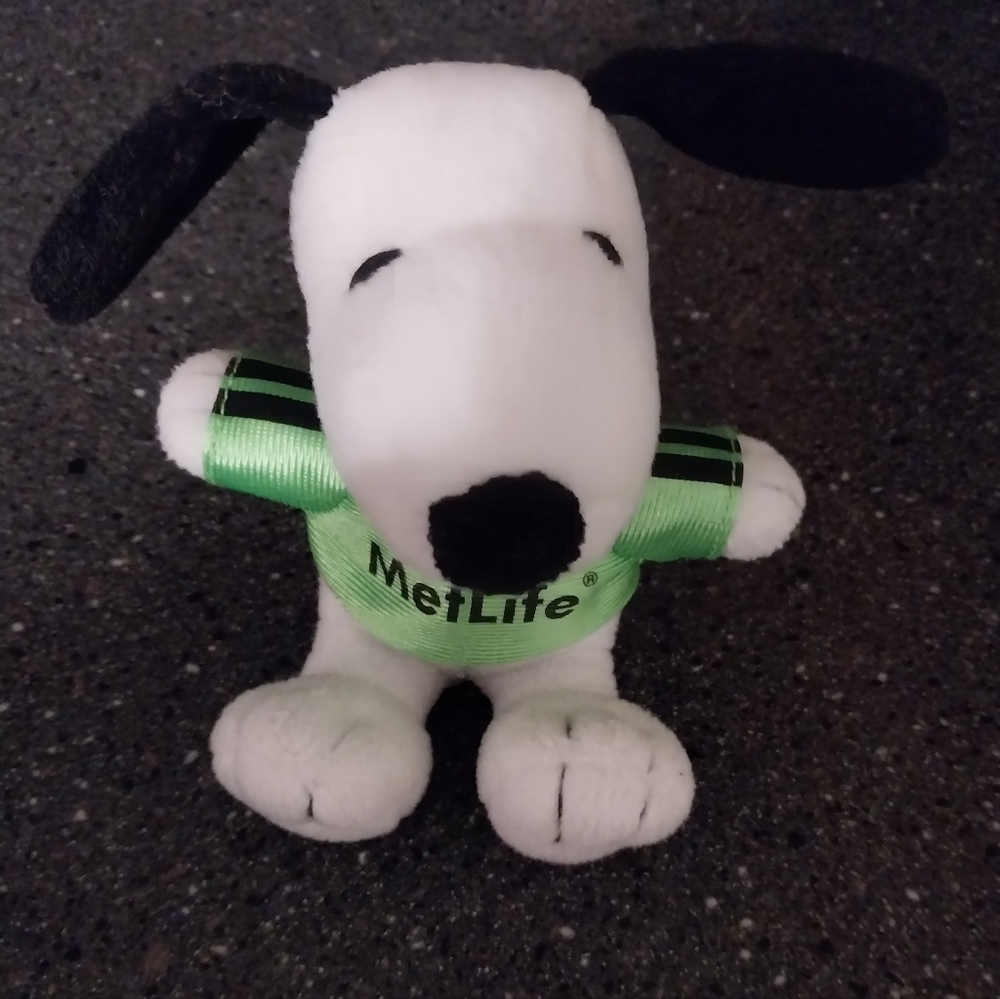 MetLife Peanuts  Snoopy Soccer Player